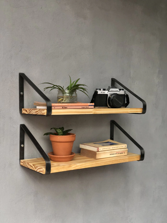 img_3421-f6f5af404a93bf524b17076859810628-640-0 KRAYOG “Iporá” Floating Wall Shelf – Iron Frame & Pine Wood Design - Image 1